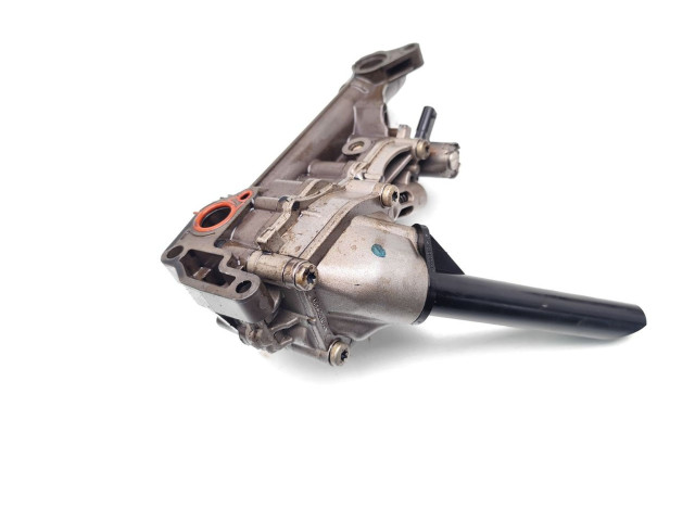 Масляный насос  M270.910 R2701810701  Mercedes-Benz GLA W156 