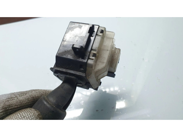 Ручка стеклоочистителей 17D682   Mazda 3 I