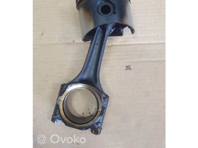 Píst 037198401A, 037107065B   Volkswagen PASSAT B3     