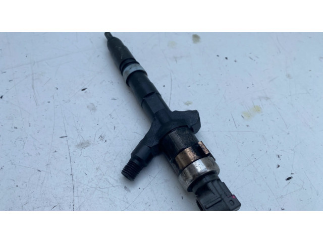 Vstřikovač 2367030030   Toyota Hiace (H200)  pro naftový motor 2.5  