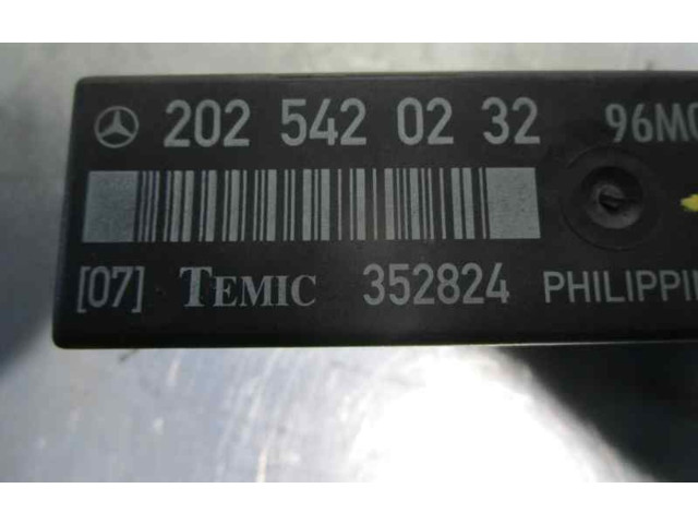   Pojistková skříňka 2025420232, 352824   Mercedes-Benz C W202 1996