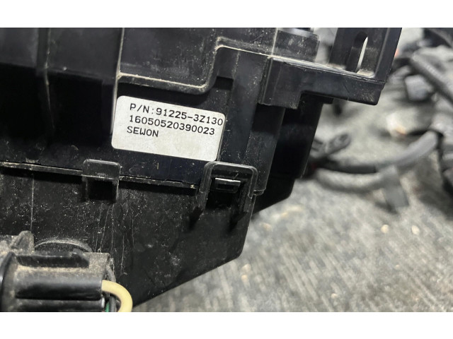   Pojistková skříňka 91225-3Z130   Hyundai i40 2015