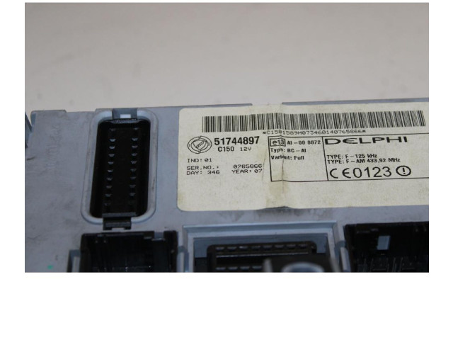 Блок предохранителей 51744898   Fiat Punto (188)    