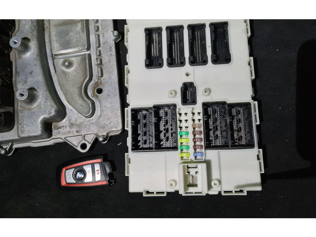 Pojistková skříňka Блок управления двигателя 8600449   BMW 3 F30 F35 F31 2013