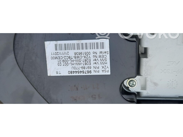 Přístrojová deska  Peugeot 5008 2013 9674982480  