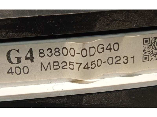 Přístrojová deska  Toyota Yaris 2010 838000DG40  