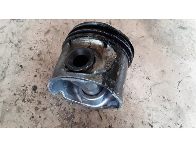 Píst 4443   Chrysler Voyager  pro naftový motor 2.5  