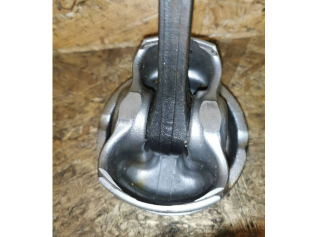 Píst A272, 0622701028   Mercedes-Benz C W203    272.920 