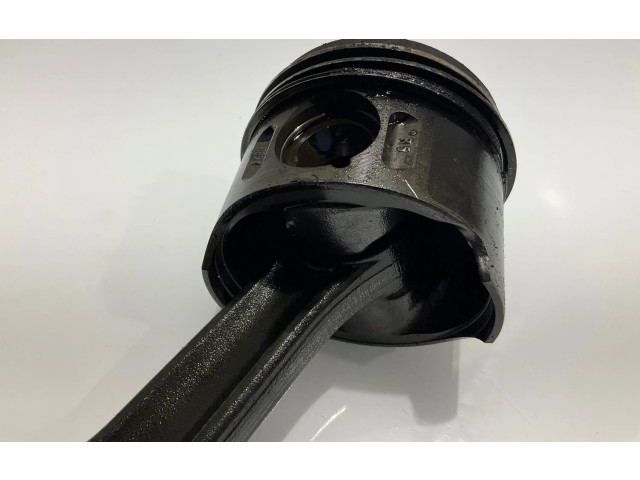 Píst    Mercedes-Benz E W211    648.961 