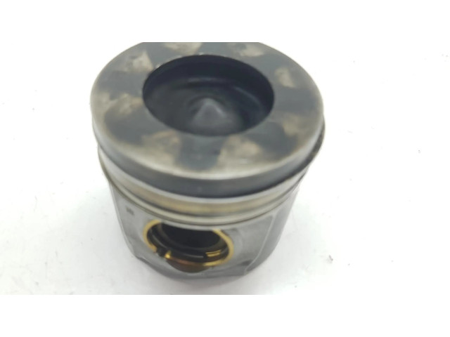 Píst 11258580515   BMW 5 F10 F11   2.0  