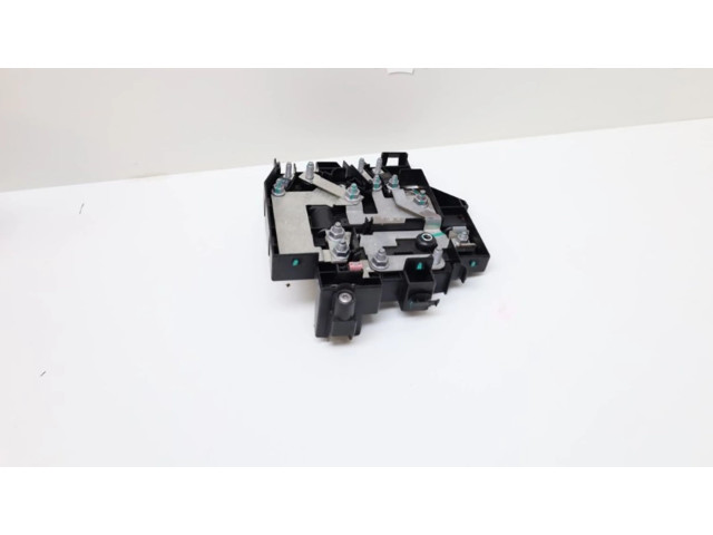 Блок предохранителей  8889877787, 32265898   Lynk & co 01    