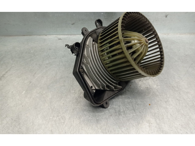 Вентилятор печки    8D1820021, 740221233F   Volkswagen Passat Alltrack