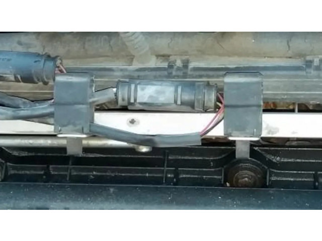 Vstřikovací lišta 143894902   BMW 3 E46  pro benzínový motor 2.0  