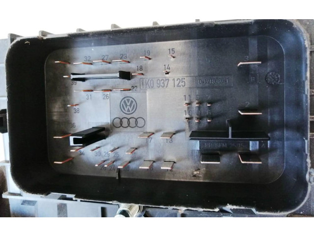 Блок предохранителей  1k0937125, 233185560   Volkswagen Golf Plus    