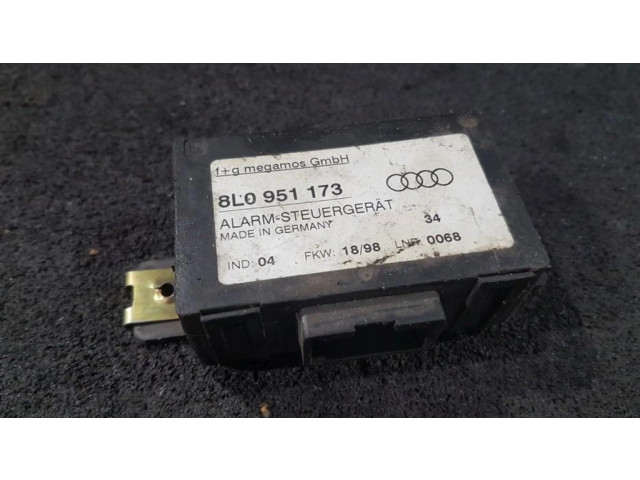 Блок управления 8l0951173   Audi A8 S8 D2 4D