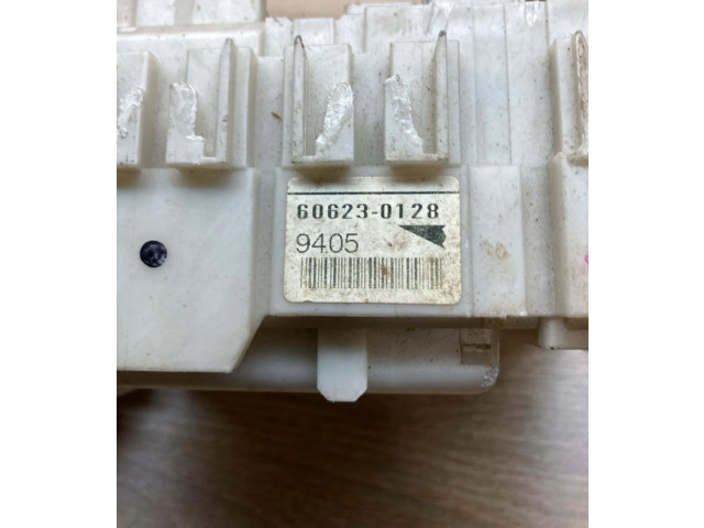   Pojistková skříňka 8273052321, 6G211866   Toyota Yaris 2006