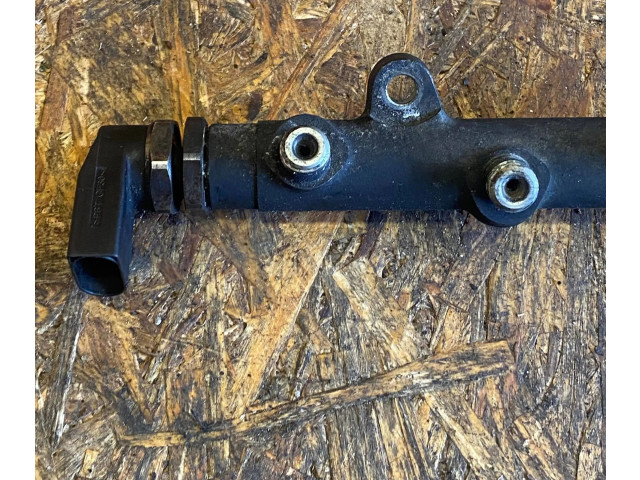 Vstřikovací lišta 7787164, 030688   BMW 3 E46     