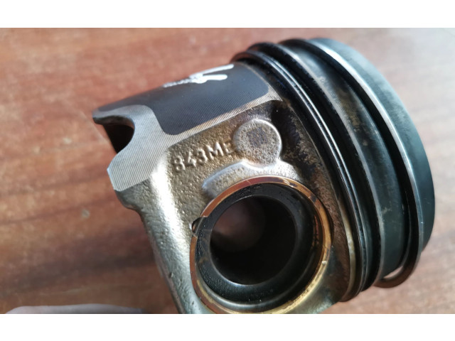 Píst 843ME   BMW 3 F30 F35 F31  pro naftový motor 2.0 B47D20A 