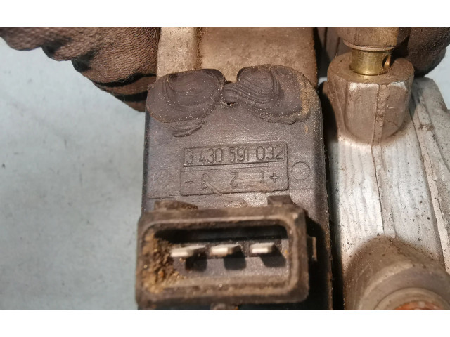 Vstřikovací lišta 0438121011, 026133353   Audi 80 90 B3     