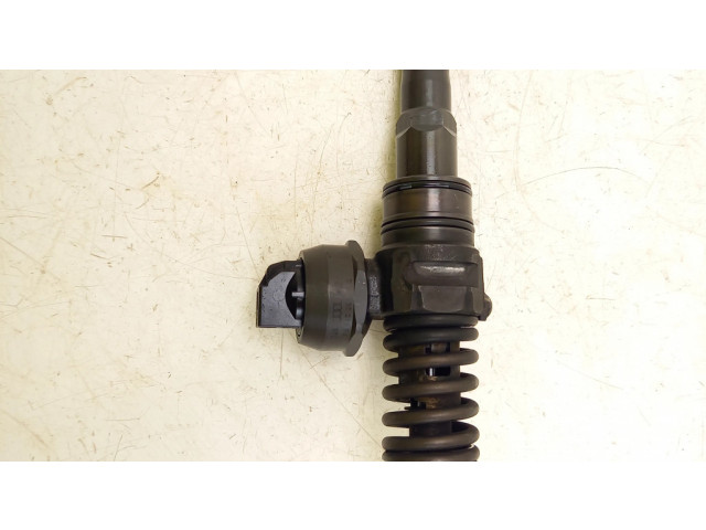 Vstřikovač 038130073BJ   Audi A4 S4 B7 8E 8H  pro naftový motor 2.0 BPW 