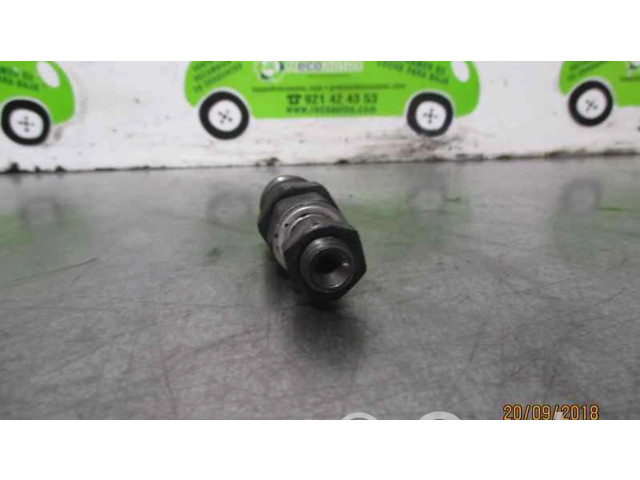 Vstřikovač 002EU03, LUCAS   Hyundai H-100  pro naftový motor 2.5 D 4BH 