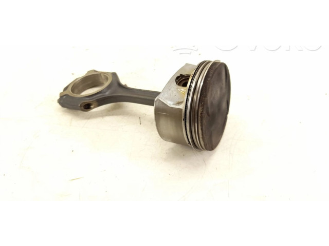  Поршень M 272.967 2730300620, 2730300820  Mercedes-Benz R W251  