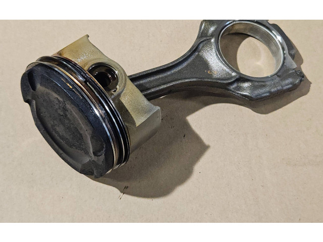 Píst 7843237   BMW X6 E71    N63B44 