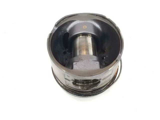 Píst 11252247502   BMW 3 E46  pro naftový motor 2.0  