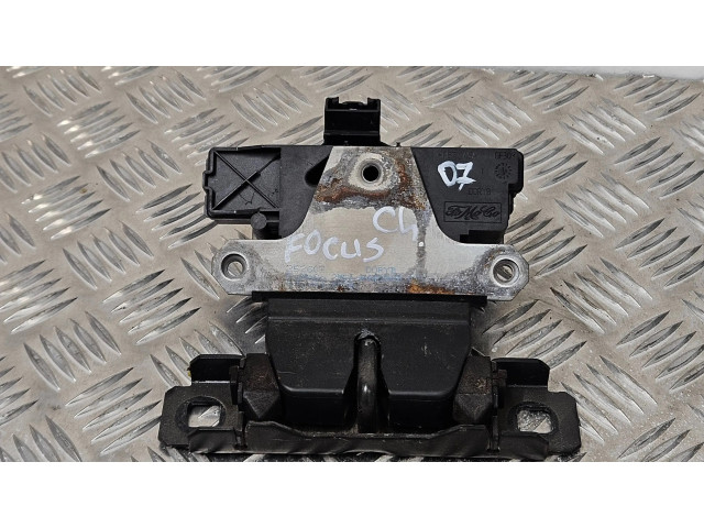 Zámek zadních dveří 01041111906   Ford Focus 2007
