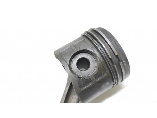 Píst    BMW 5 E39  pro naftový motor 3.0 M57 M57/DP71/430/267T/2M
