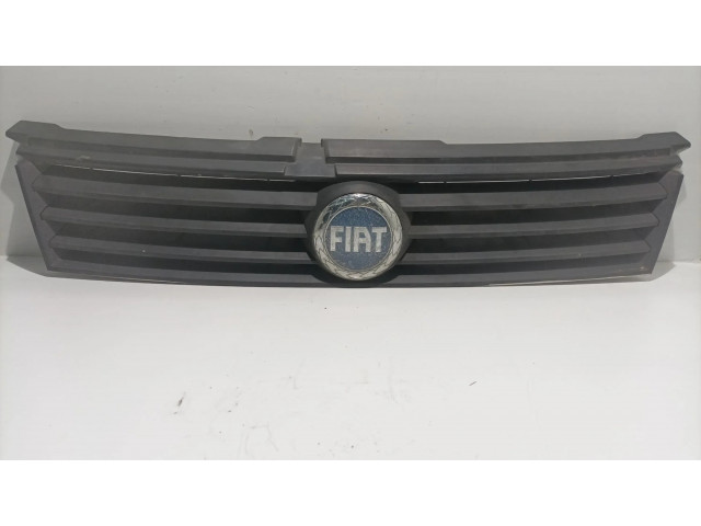 Передняя решётка Fiat Stilo  1821920018      