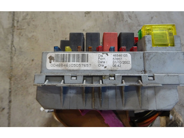 Блок предохранителей 46846105, 57657   Fiat Stilo 2002