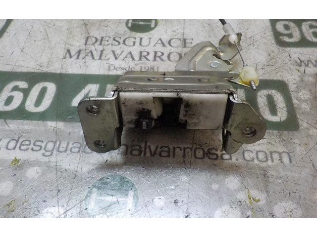 Замок багажника 825027108R    Dacia Dokker  -  года