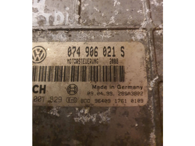 Блок управления двигателя 074906021S, 28SA3802   Volkswagen Transporter - Caravelle T4