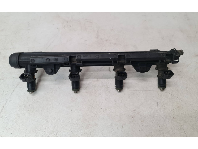 Vstřikovací lišta 036971824A   Volkswagen Caddy     