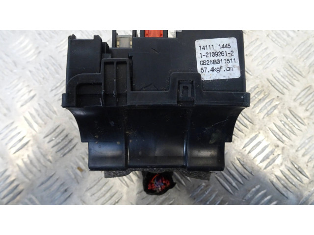 Блок предохранителей  1-2109261-2   Opel Mokka    