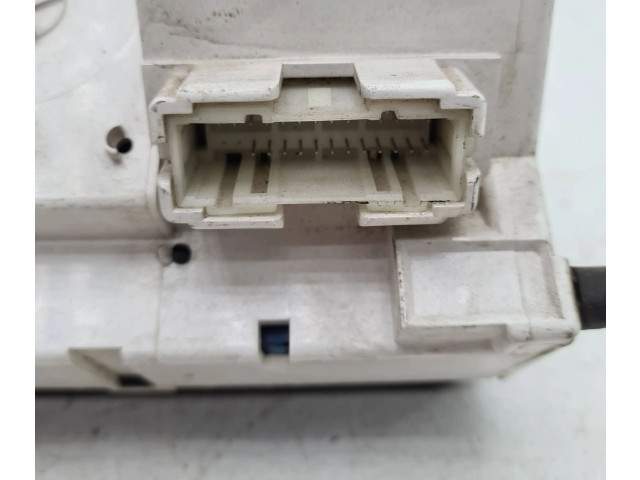 Přístrojová deska  Volkswagen PASSAT B3 1993 81117621  