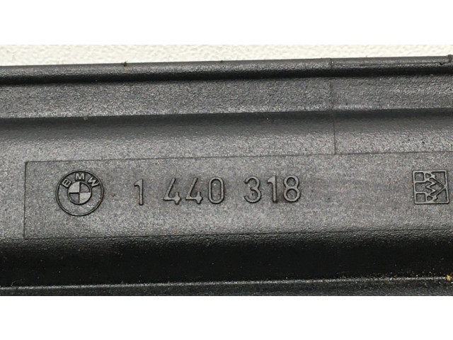 Vstřikovací lišta 1440318   BMW 5 E39  pro benzínový motor 2.2 M54B22 