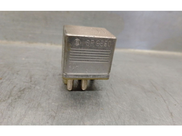   Pojistková skříňka 0015420219   Mercedes-Benz E W124 1987
