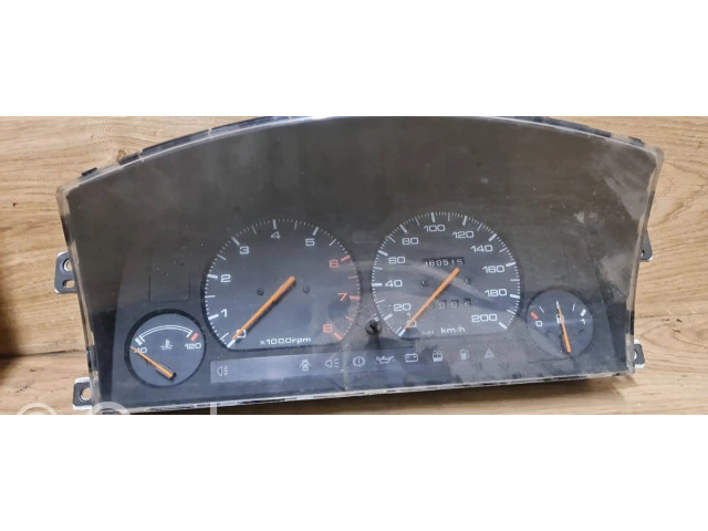 Přístrojová deska  Mazda 626 1990 GR12G  