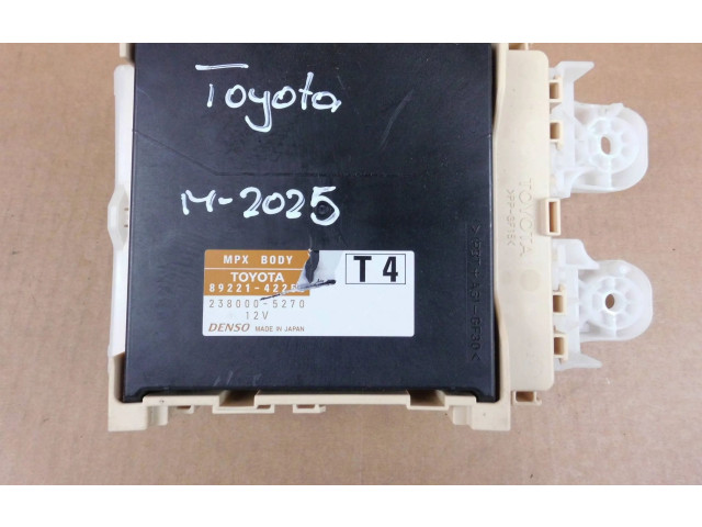   Pojistková skříňka 8922142250, 8273042810   Toyota RAV 4 (XA40) 2016