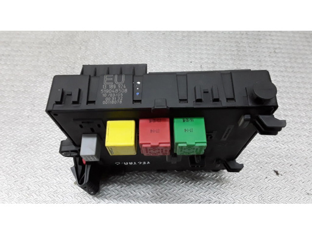 Блок предохранителей 13189924   Opel Vectra C    