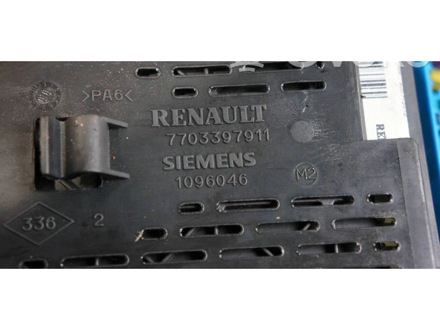   Pojistková skříňka 7703397911   Renault Scenic RX 2000