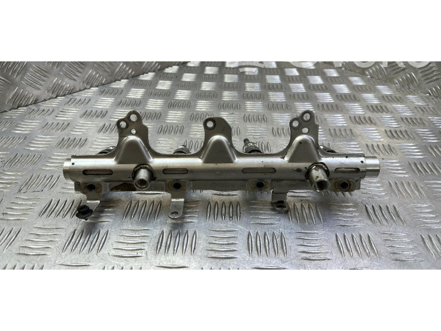 Vstřikovací lišta 06J133317M   Audi A5 8T 8F    Cdnc 