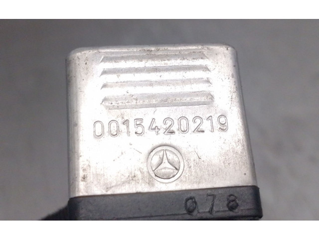   Pojistková skříňka 0015420219, 4RD00412200   Mercede-Benz S W126 1988