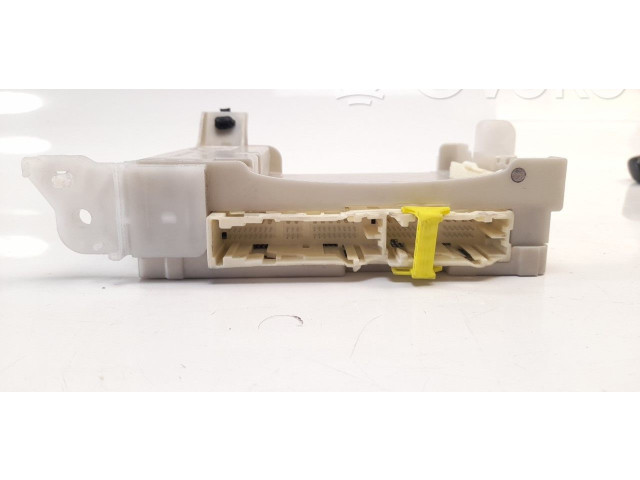 Pojistková skříňka Řídící jednotka BSM 827410D070   Toyota Yaris 2016