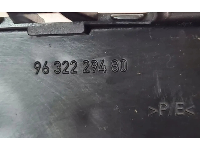   Pojistková skříňka    Peugeot 207 