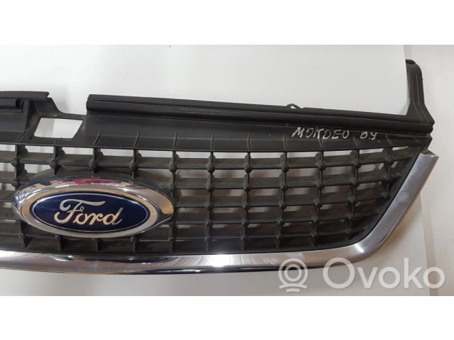 Передняя решётка Ford Mondeo Mk III 2000-2007 года 7S718200D      