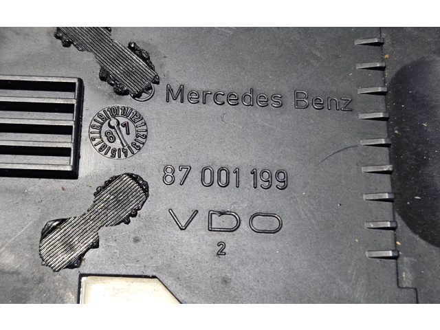 Přístrojová deska  Mercedes-Benz E W124 1993 87001199  