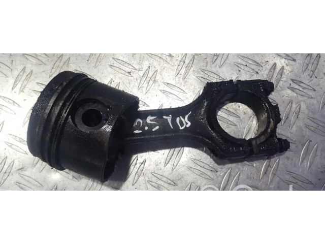 Píst    BMW 5 E34  pro naftový motor 2.5  
